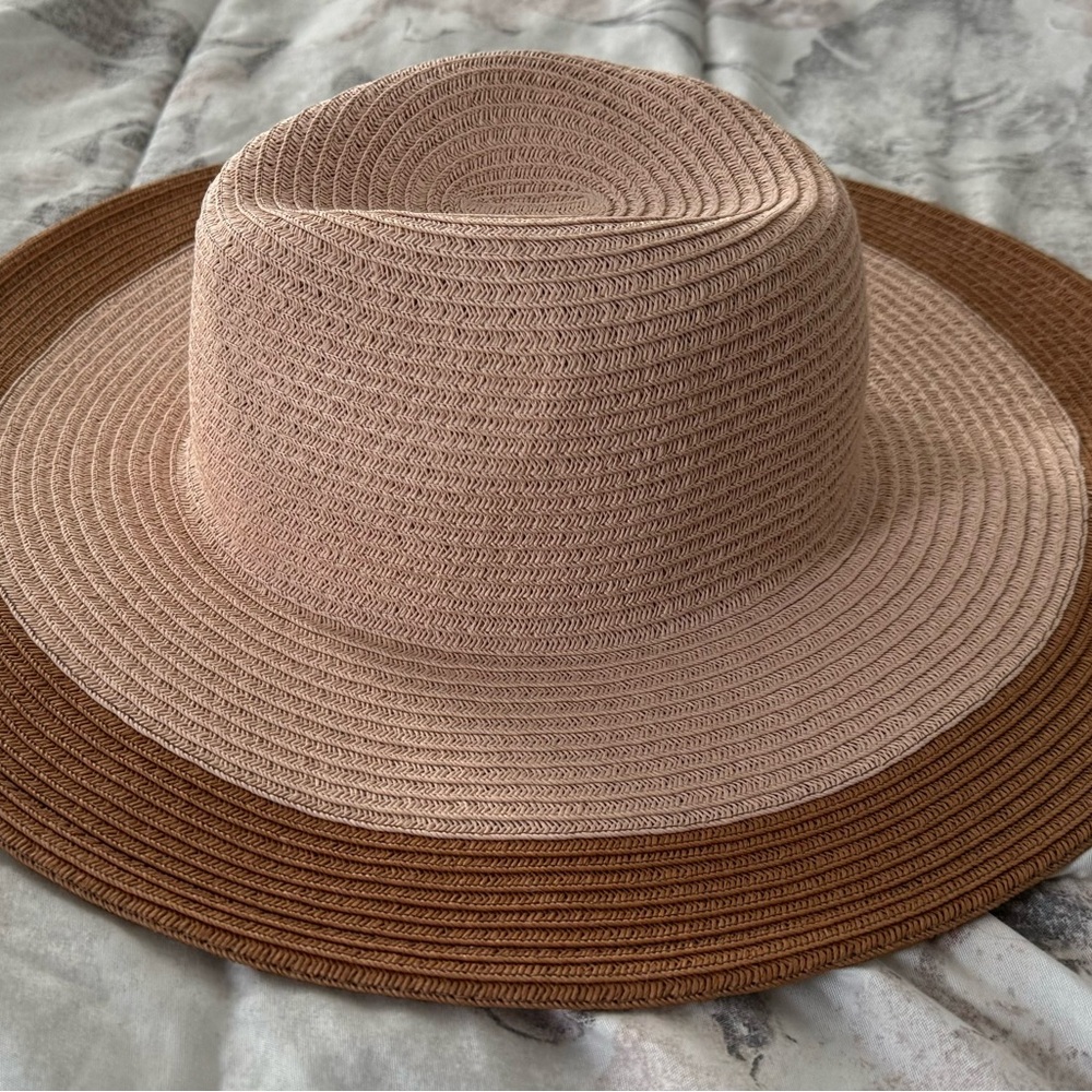 NWT Urban Outfitters Moss unisex beige colorblock wide brim fedora hat, one size